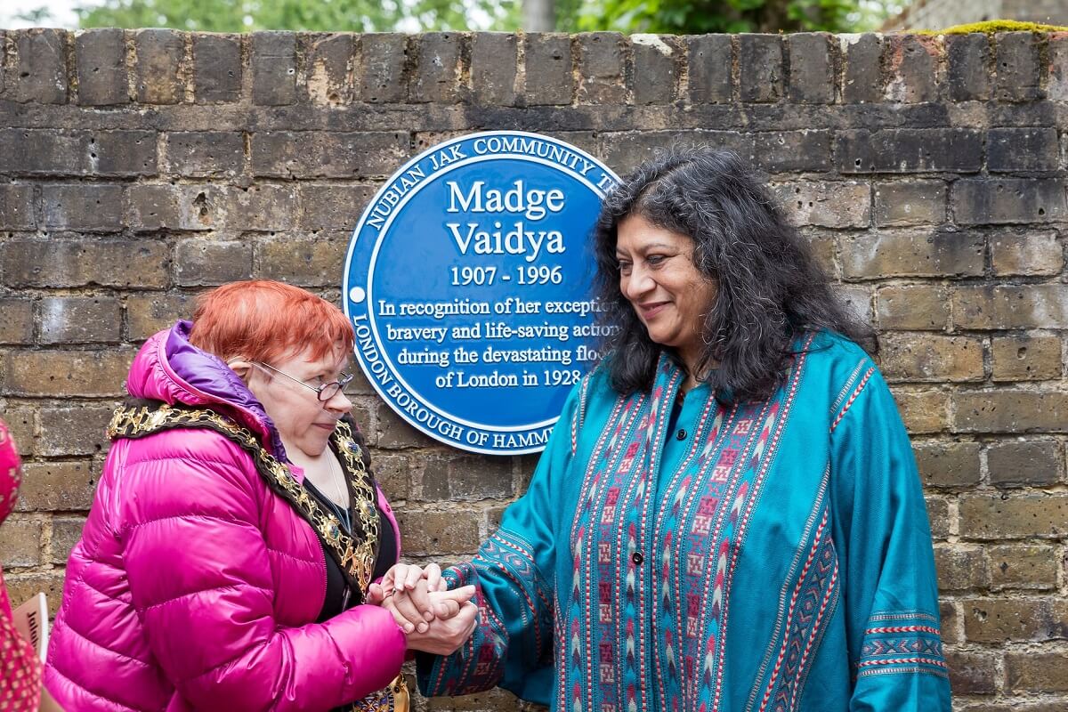 Mayor of H&F, Cllr Patricia Quigley (left), and Madge’s granddaughter Anasuya Vaidya (right) at the unveiling of the blue plaque at Hurlingham Park