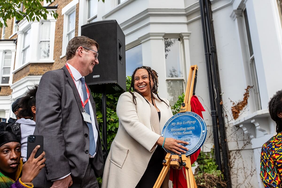 Jaelee Small unveils her mother’s plaque