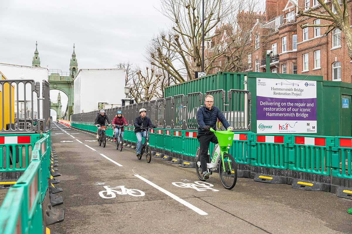 The new temporary two-way central cycle lane across Hammersmith Bridge
