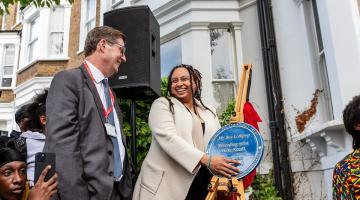 Jaelee Small unveils her mother’s plaque