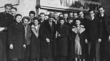 Archive photo of students from the Cyprian Norwid Polish School