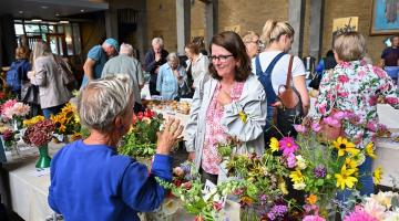 Over 40 entrants and 200 visitors made their way to St Etheldreda’s church in Fulham for the FHS show.
