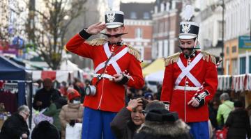 Street entertainers at Fulham Christmas Market 2023