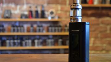 Box mod vaping device