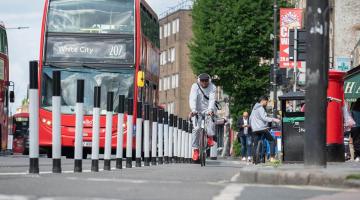 207 bus on Uxbridge Road, W12