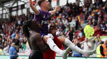 Tom Cairney celebrates with Calvin Bassey and Alex Iwobi