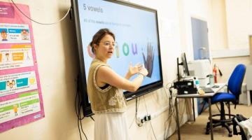 Alexia Lumley teaching British Sign Language at the Macbeth Centre