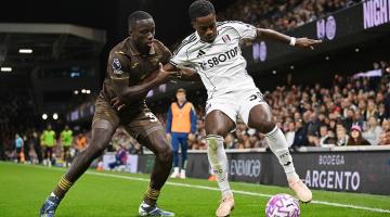 Michael Kayode battles with Ryan Sessegnon