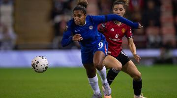 Catarina Macario powers past Dominique Janssen