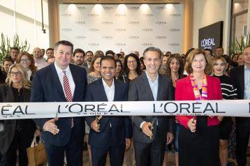 Pictured left to right are Cllr Stephen Cowan, Leader of Hammersmith & Fulham, Rajesh Agrawal, Deputy Mayor of London for Business, Thierry Cheval, L’Oréal’s country managing director and Hélène Duchêne, French Ambassador to the UK