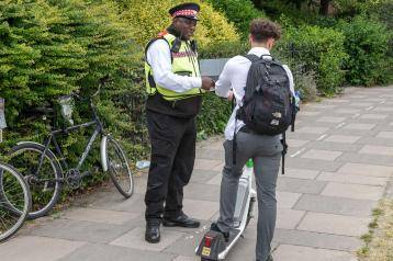 H&F’s Law Enforcement Team has been speaking with residents about the new riverpath restrictions for motorised transport
