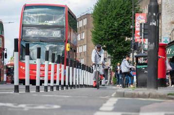 207 bus on Uxbridge Road, W12