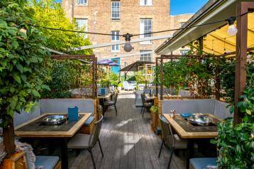 Aragon House pub garden, SW6