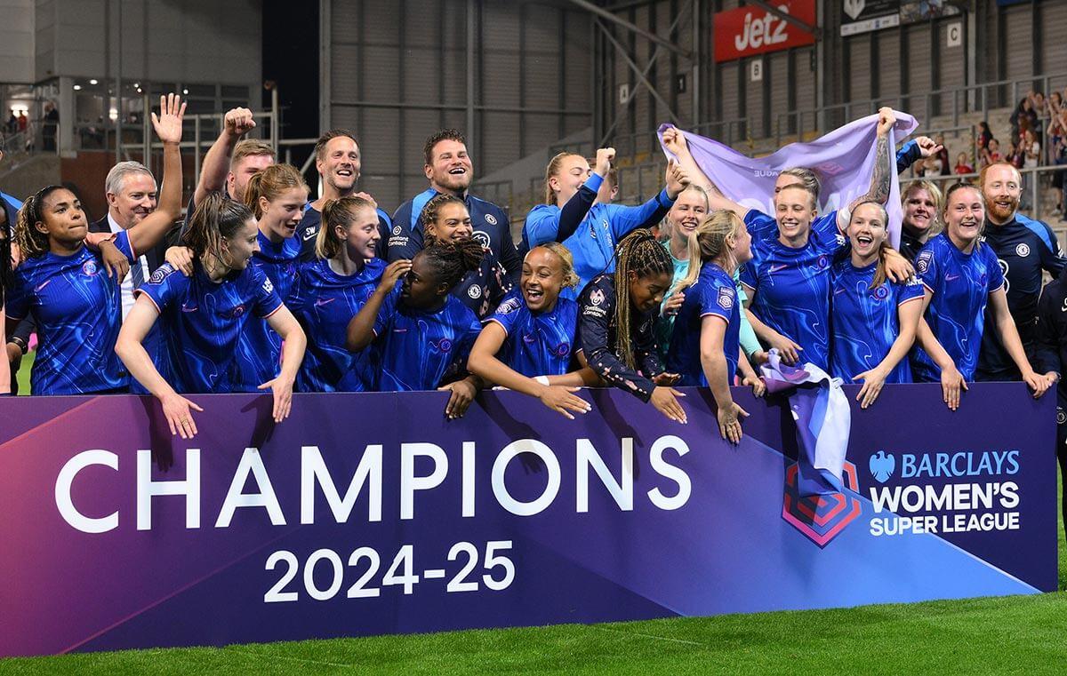 Chelsea celebrate victory and winning the Barclays WSL