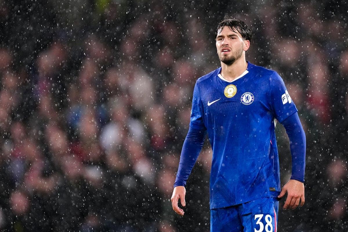 Marc Guiu in the rain
