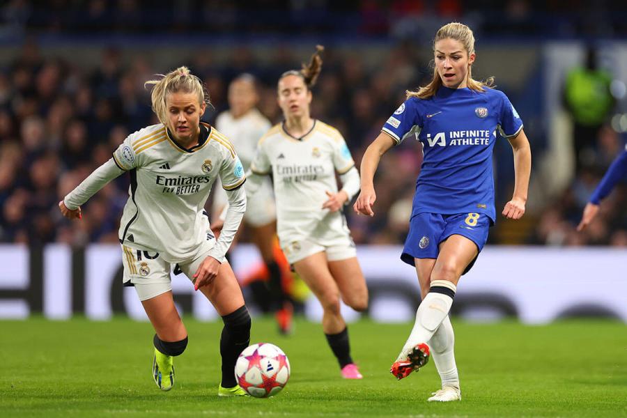 Melanie Leupolz of Chelsea (right) in action with Caroline Moller of Real Madrid