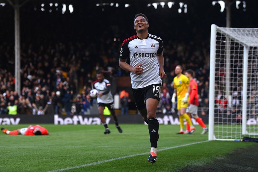 Rodrigo Muniz celebrates scoring Fulham's second goal against Brighton at Craven Cottage