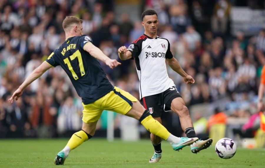 Antonee Robinson under pressure from Emil Krafth