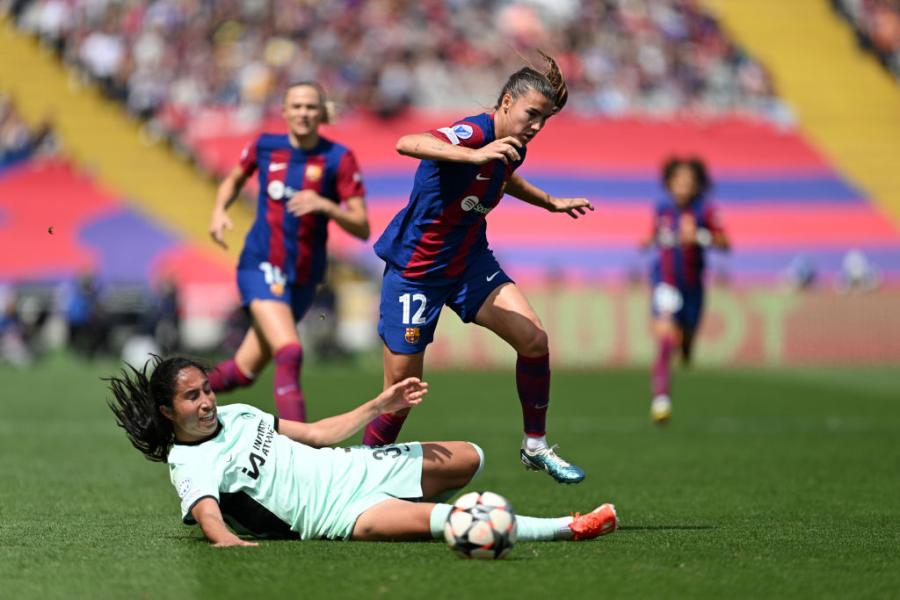 Patri Guijarro of FC Barcelona is challenged by Mayra Ramirez of Chelsea