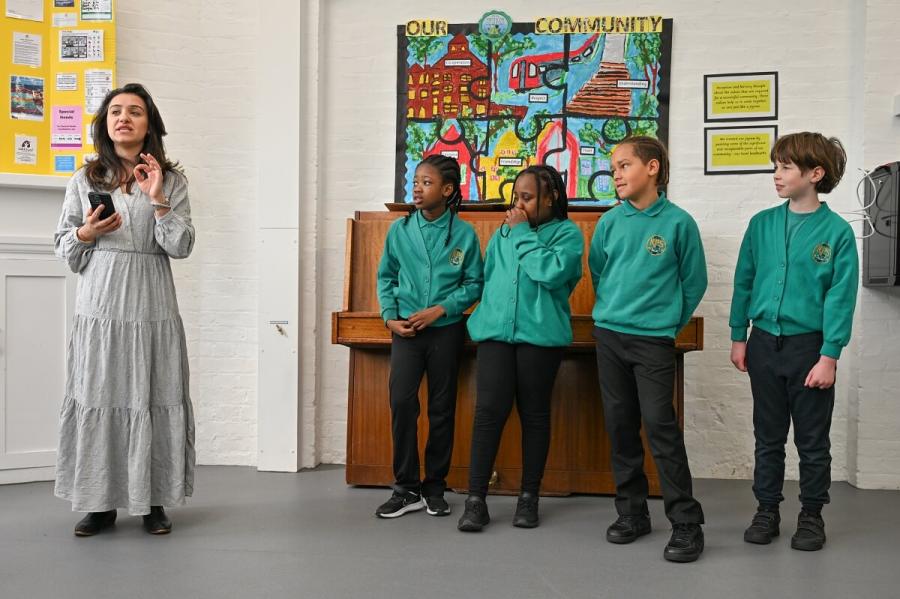 Nazia Chishty (left) marks the unveiling with Kenmont Primary pupils