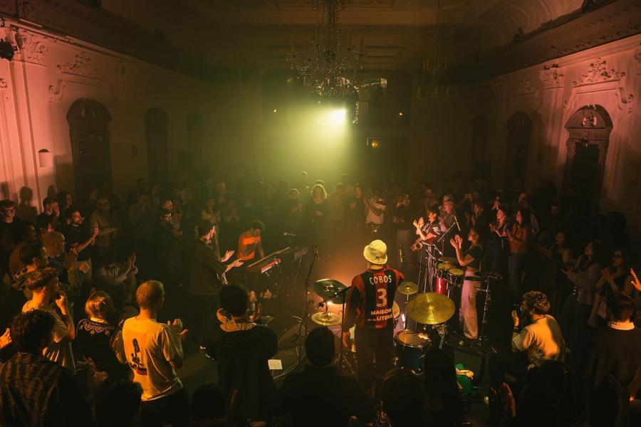 Okvsho performing in the round at Bush Hall