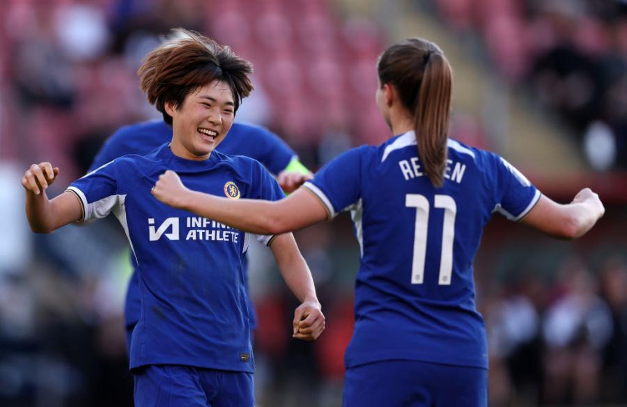 Maika Hamano celebrates with Guro Reiten