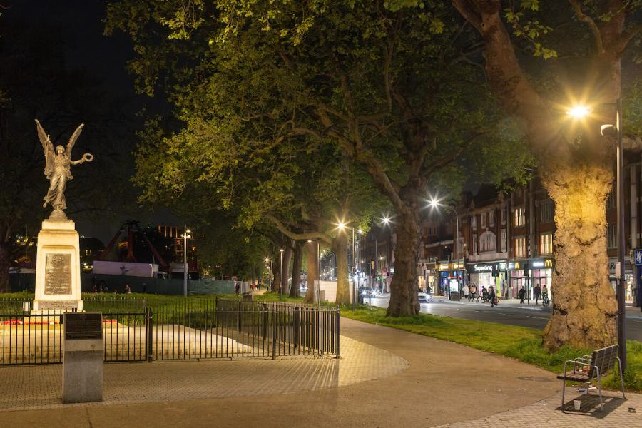 New lights between Uxbridge Road and the Shepherds Bush Green war memorial