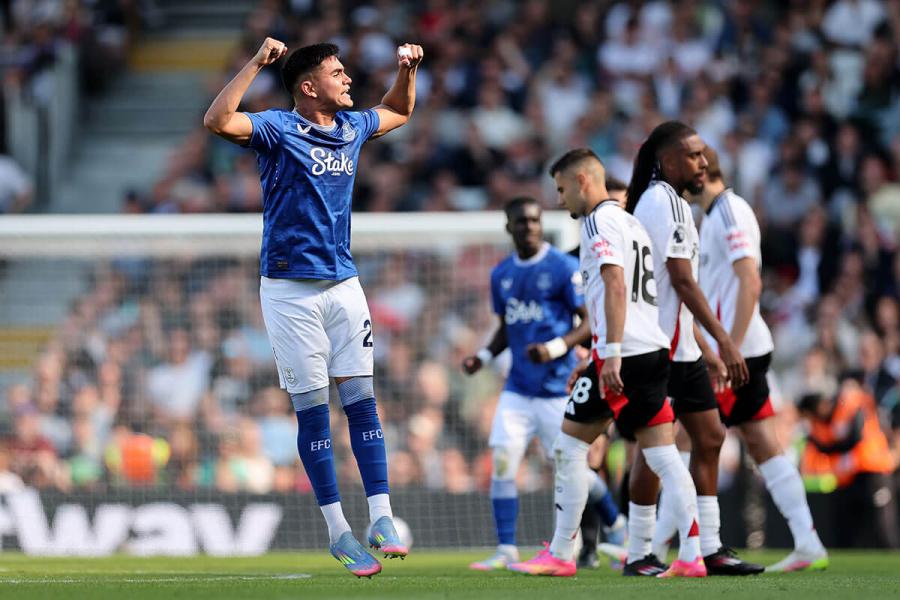 Everton's Carlos Alcaraz celebrates