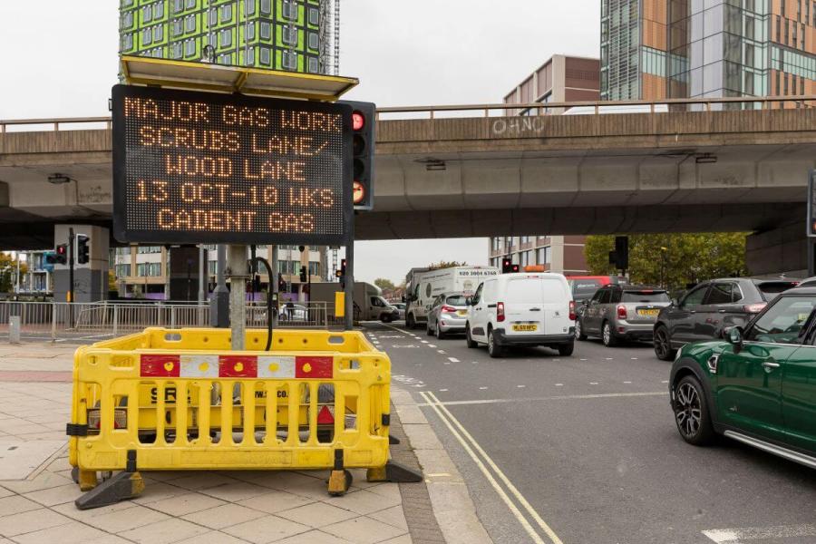 Advance warning sign in Wood Lane
